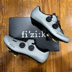 Fizik’s Vento Stabilita Carbon Men’s Road Cycling Shoes.
